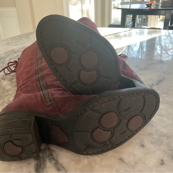 Born super soft suede gorgeous knee high boots. 16” shaft. 2” heel. - Picture 5 of 5